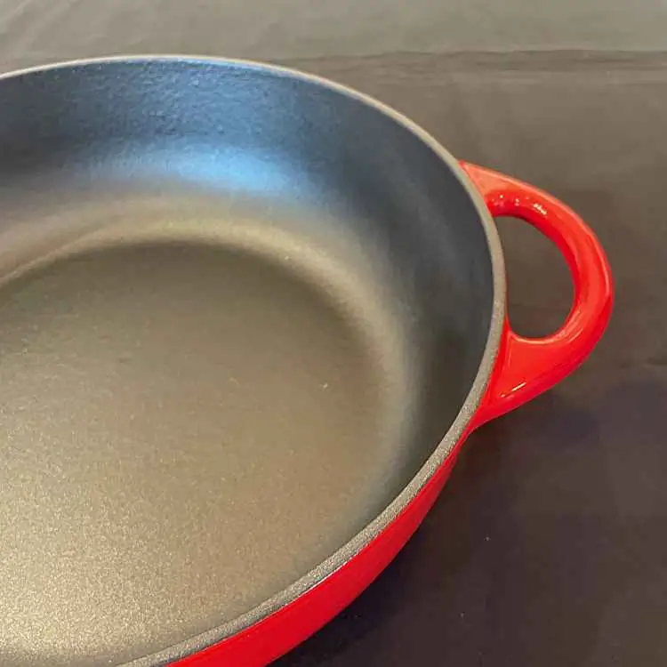 Küchenprofi Bauernpfanne Gusseisen mit hohem Glasdeckel 28 cm rot Bild 2