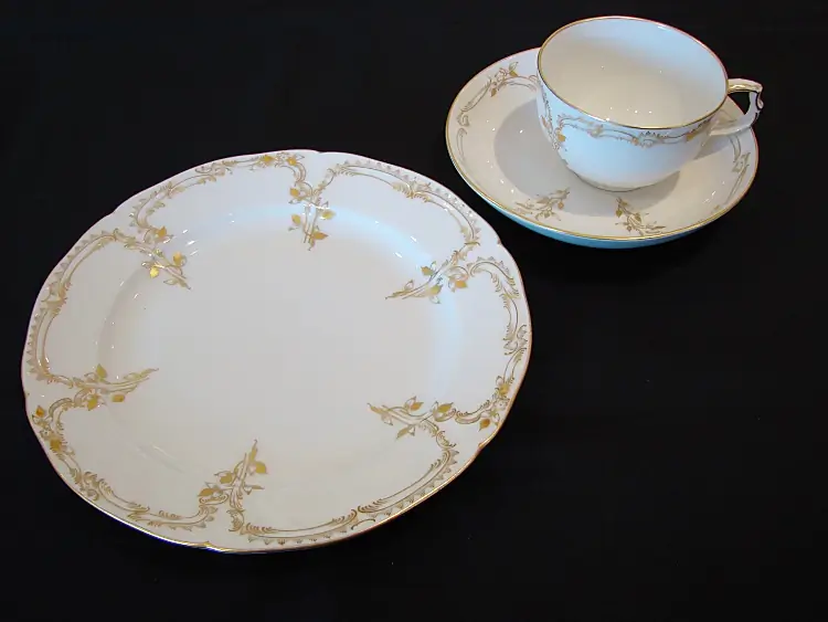 KPM Berlin Neuzierat Kaffeeservice 21 tlg. 07 gold-staffage Bild 2