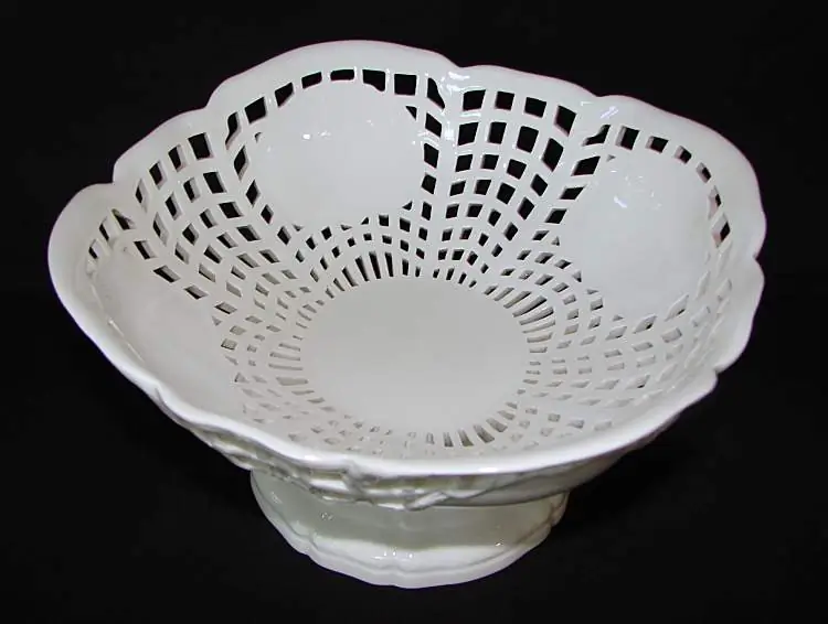 KPM Berlin Rocaille weiss Fruchtkorb durchbrochen auf Fuß 19 cm Bild 2