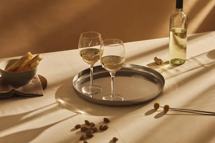 Alessi Tablett aus Edelstahl 18/10 glänzend mit Reliefdekor 36,5 cm JM14/35 T Bild 2